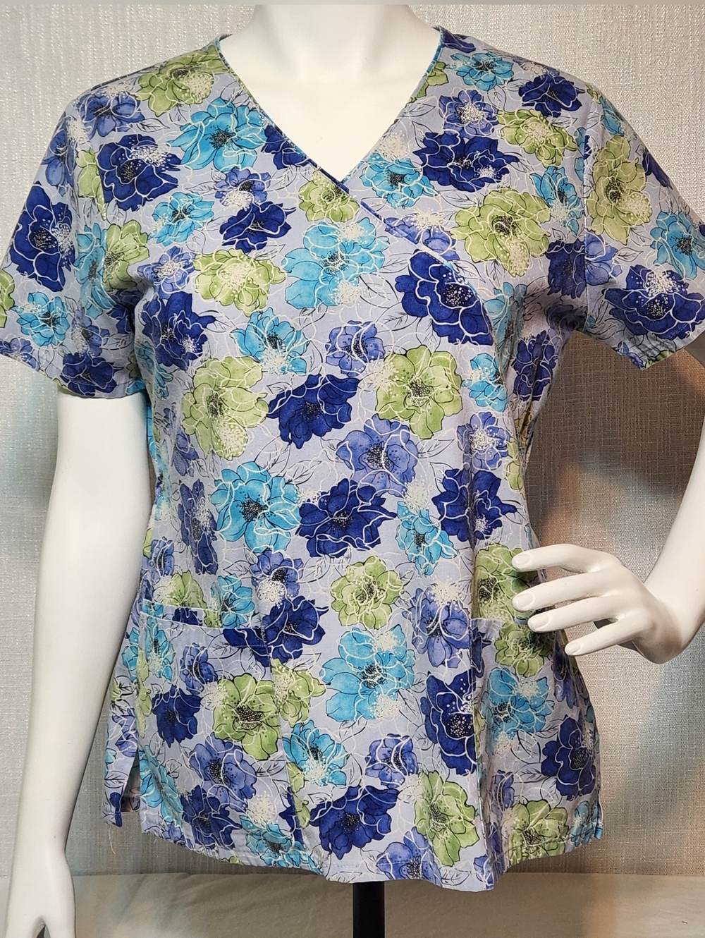 SB Scrubs Top Blue Floral Small